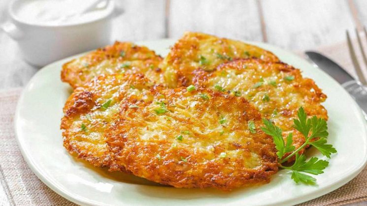 Вкусные рецепты: как приготовить деруны из картофеля