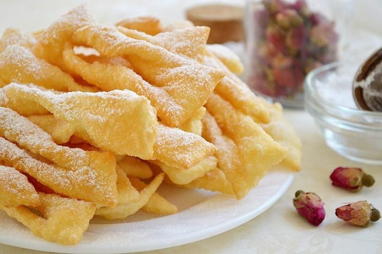 Вкусные рецепты: готовим хворост
